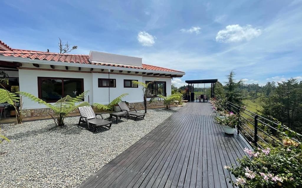 Casa de Campo Lujuosa en Medellín - Joya Inmobiliaria