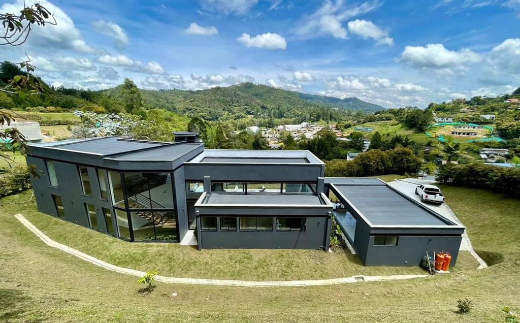 Casa de Lujo en Monte Alto - Bienes Raíces La Ceja - Imagen 1
