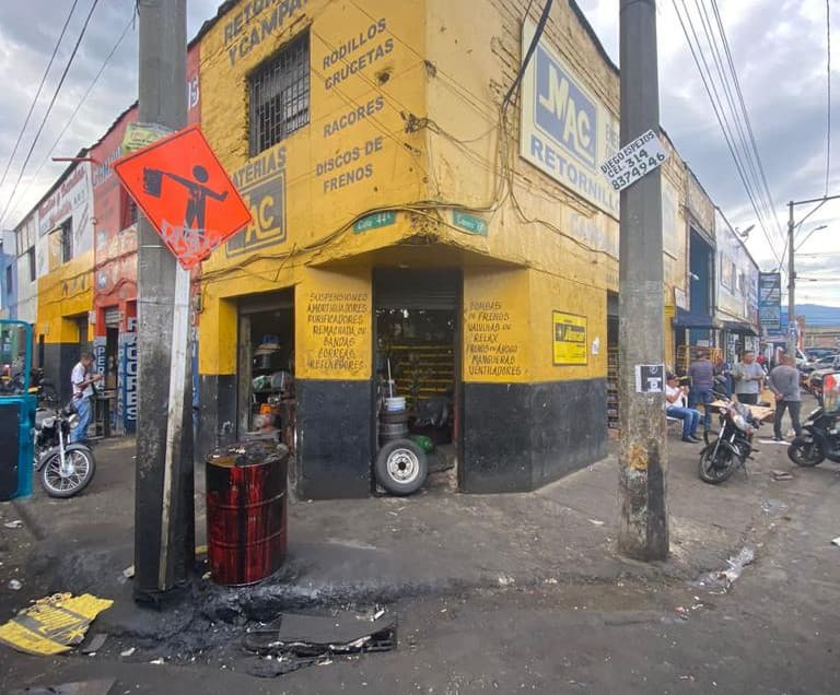 Terreno Comercial Esquinero en Venta en Medellín