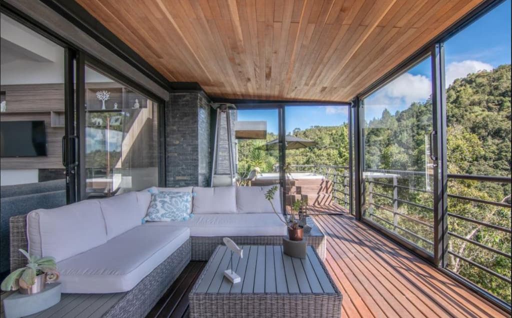 La Cascada Casa en El Retiro - Vida de Lujo en Medellín
