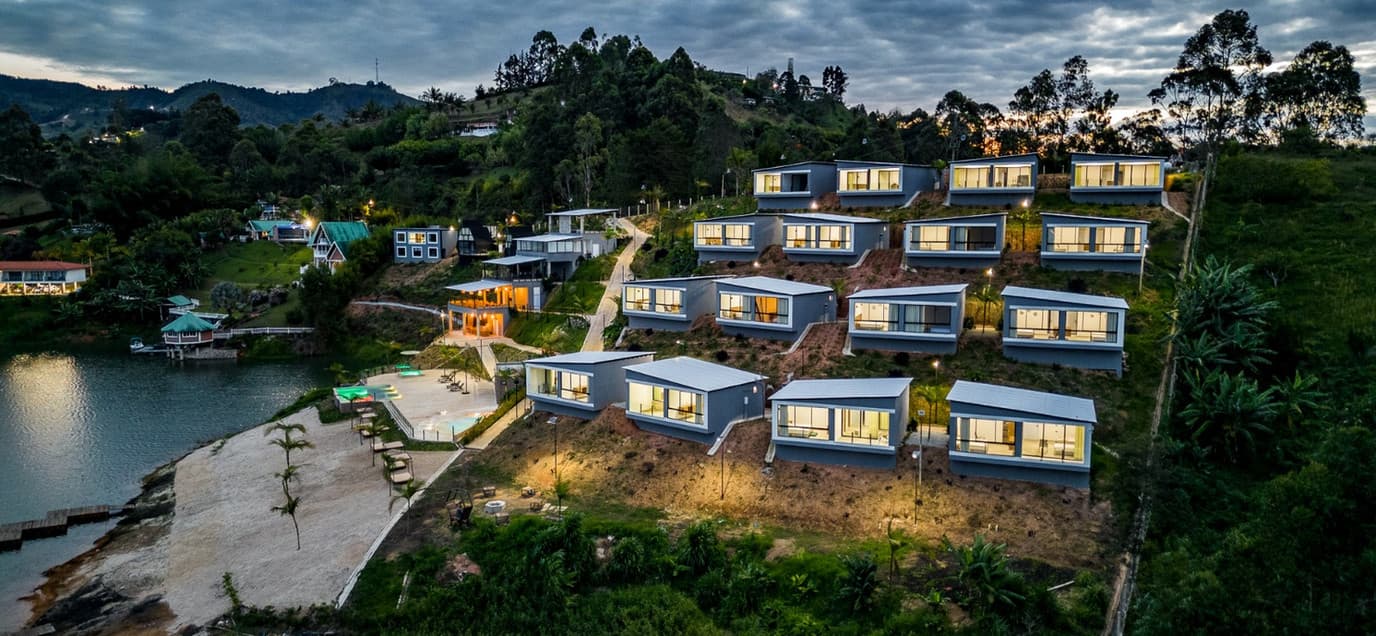 Hotel Peñol en Venta - Propiedad Frente al Lago en Guatapé - Imagen 1