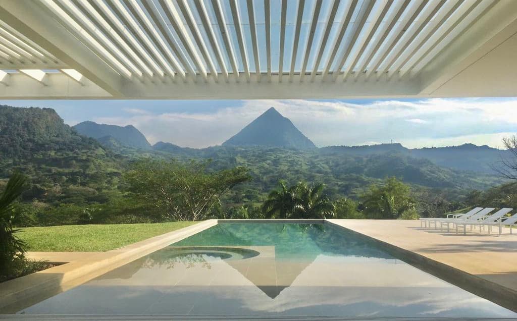 Cerro Tusa Home: Luxury Living in Medellín