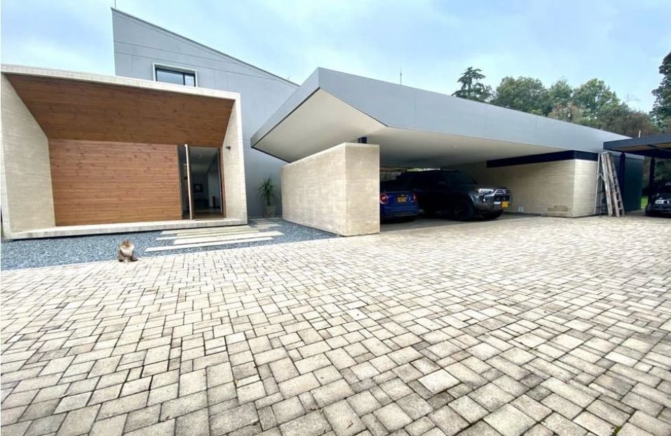 Casa Arquitectónica en Las Palmas en Envigado | Vida de Lujo