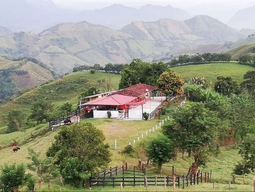 Granja Filadelfia en Venta - Bienes Raíces en Medellín Colombia - Imagen 1