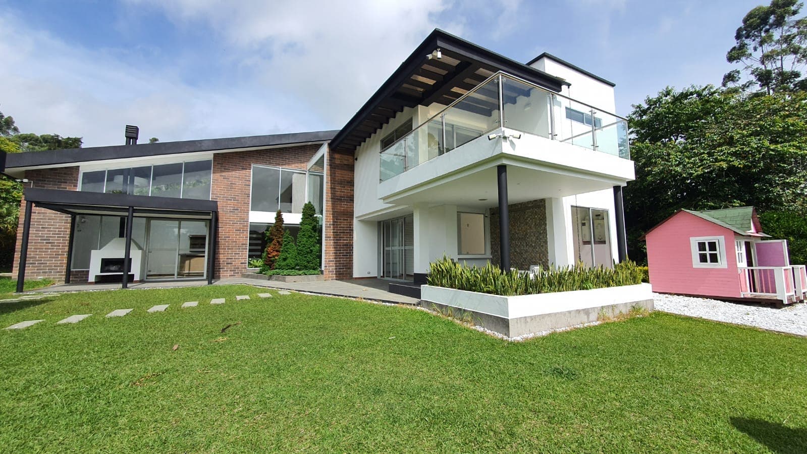 San Antonio Modern Home for Sale | Medellín real estate